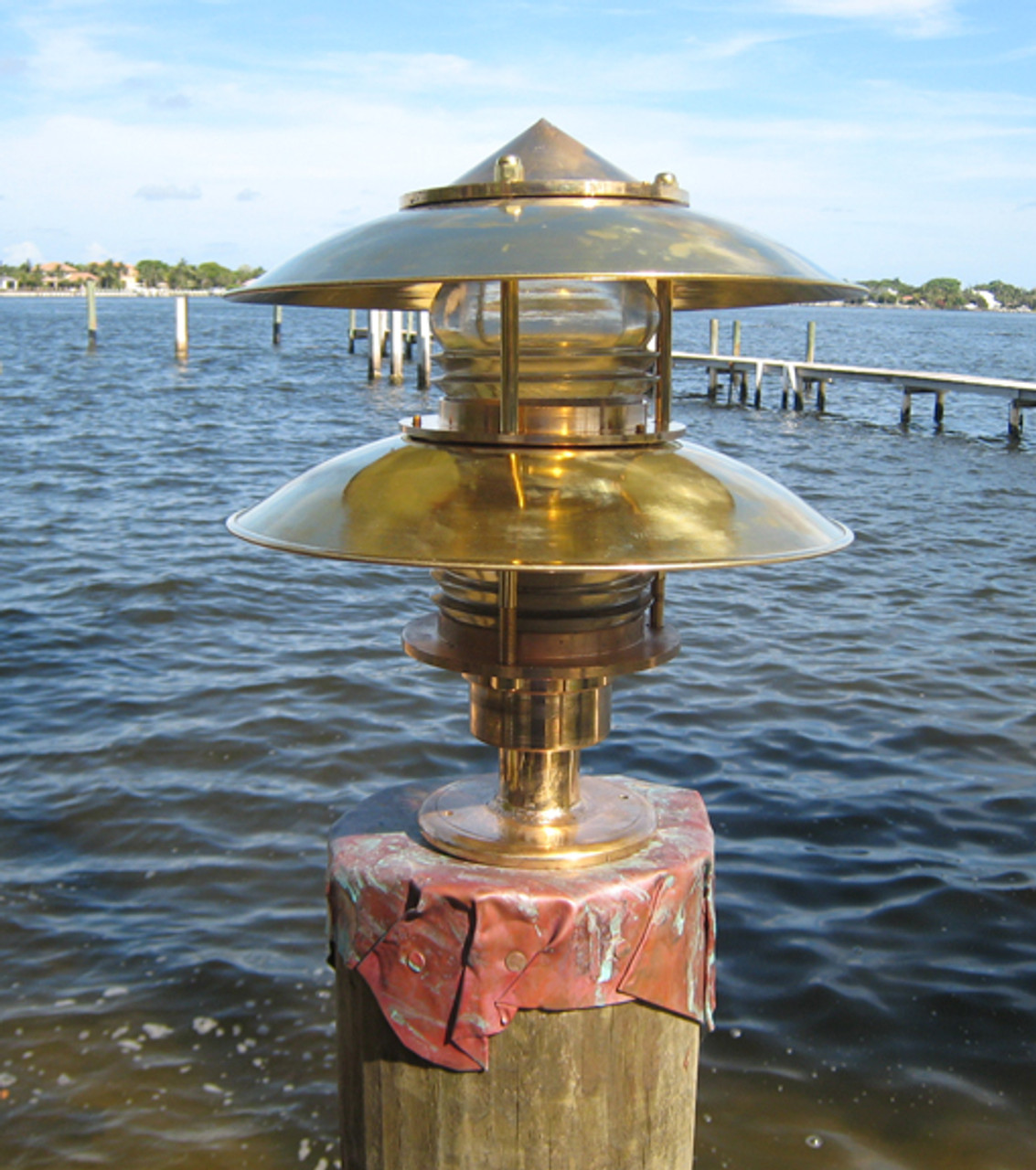 bronze pagoda dock light