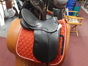 Stubben D Genesis Dressage Saddle 18" Wide Tree Stubben D Genesis Dressage Saddle 18" Wide Tree