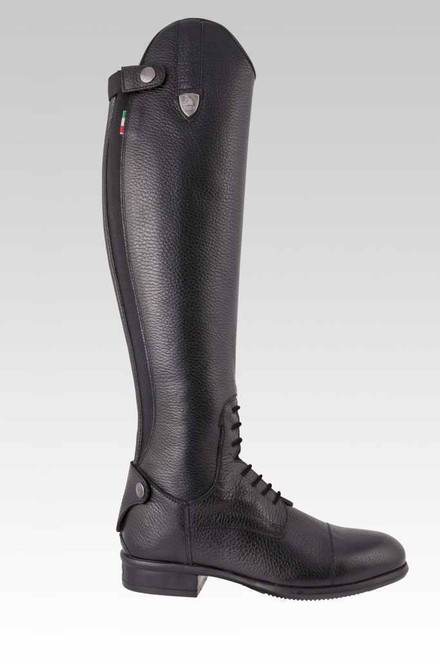 Features grained calfskin leather
Exclusive AirBoost Ventilation system
Rear Zip with elastic panel for that perfect fit
Unisex Sizing Features grained calfskin leather
Exclusive AirBoost Ventilation system
Rear Zip with elastic panel for that perfect fit
Unisex Sizing
