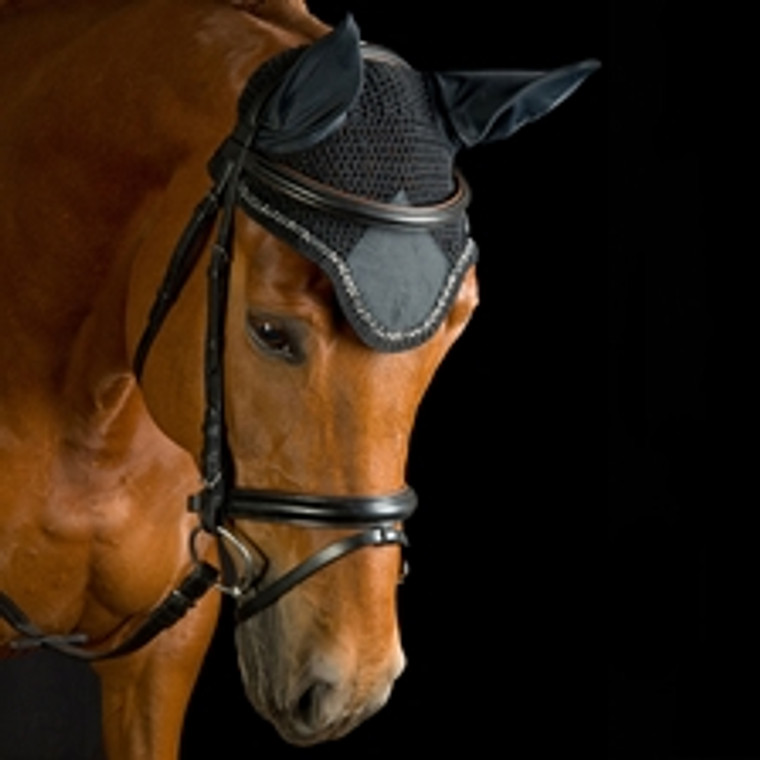 Constructed of 100% cotton crochet with nylon ears
Attaches easily to bridle
Available in a variety of colors and piping to match optional USG saddle pads