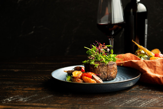 A Closer Look at Pairing Cocktails With Filet Mignon