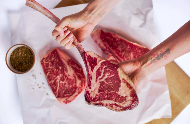 Tomahawk Steak Guide for First-Time Buyers
