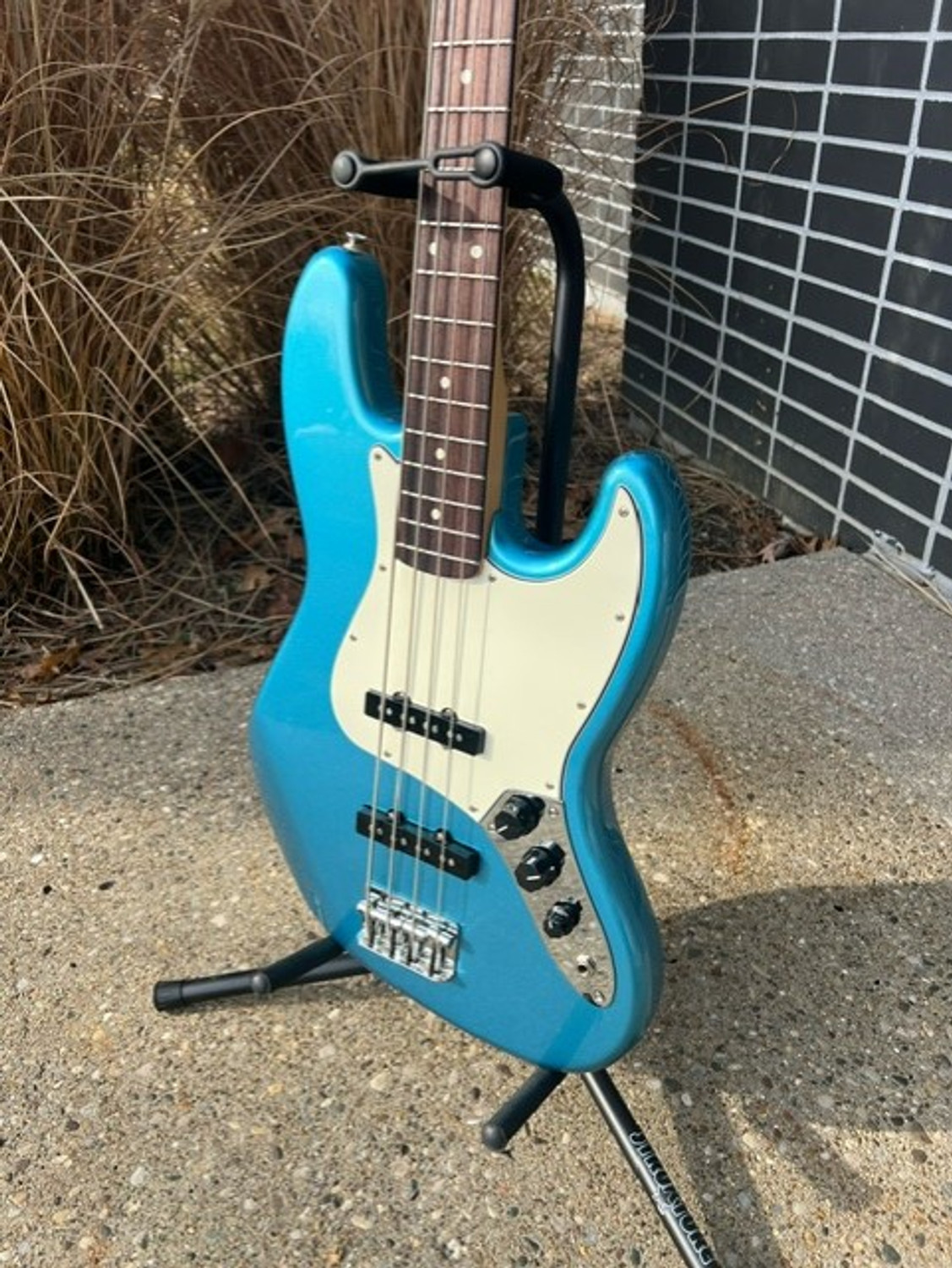 Fender Standard Jazz Bass, Lake Placid Blue - Drummer Superstore