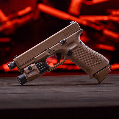 Image of Streamlight TLR-7 HL-X USB 1000 Lumen in Flat Dark Earth mounted on Glock 19X