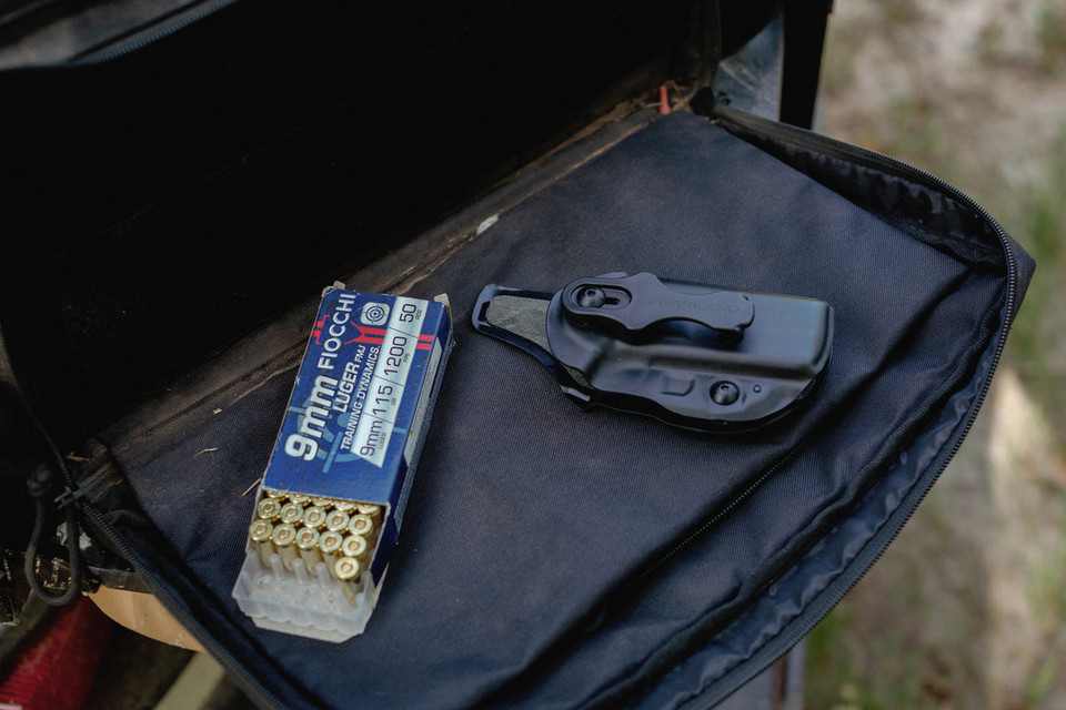 Safariland Species IWB Holster – minimalist, optic-compatible, suede-lined, and fully adjustable for appendix carry. Ideal for red dot-equipped EDC pistols.
