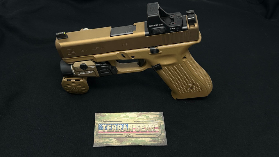 GLOCK 19X MOS Davidson's Exclusive – Coyote Brown, optic-ready, with AmeriGlo tall sights, Modular Optic System, GMB barrel, and three mags included. Reliable and feature-rich 9mm. Shown here with example RDS and WML.