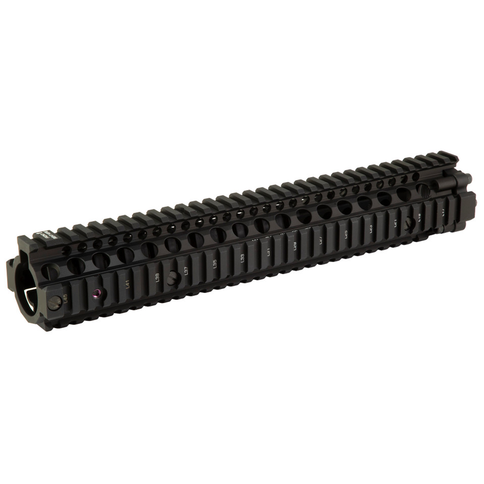 Daniel Defense M4A1 RIS II Rail System Black for M203 integration and accessory mounting.