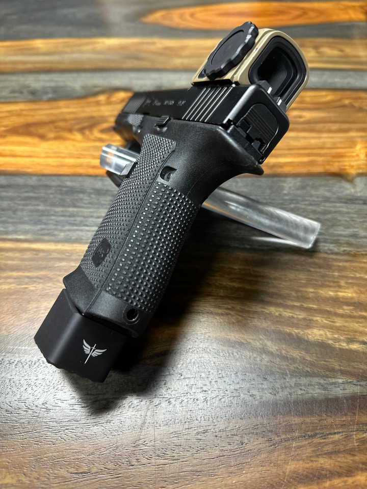 Upgrade your Staccato HD or Glock 19 with the ZR Tactical +4 billet aluminum magazine extension for steel Mec-Gar magazines. Includes extra power spring.