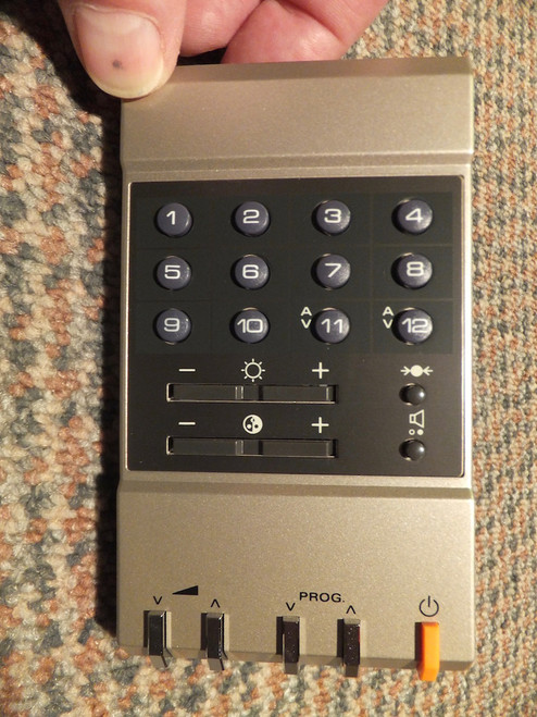 Hitachi CLE-840 CLE840 TV Remote Control 2582661 CMT2083 CMT2084 CMT2085 CMT2686