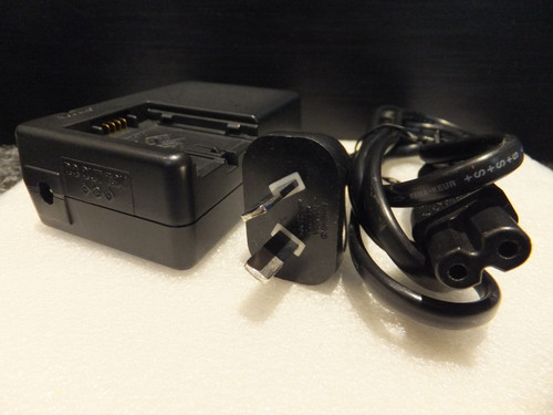 Hitachi Video Camera Camcorder Battery Charger AC Adaptor DZ-ACS1 DZACS1 TS18066, DZ-ACS2E DZACS2E TS19152, DZ-ACS3SW DZACS3SW TS19403