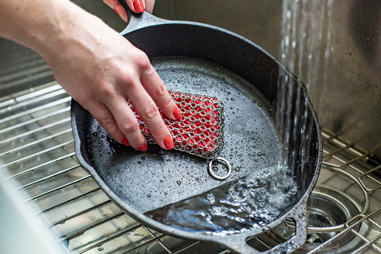 Lodge Square Chainmail Scrubbing Pad, Blue