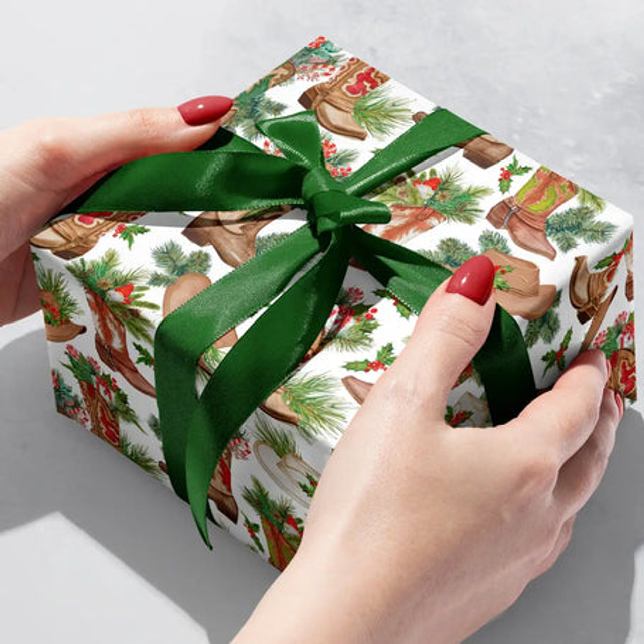Jillson & Roberts Gift Wrap, Elegant Holly (6 Jumbo Rolls 10ft x 30in)