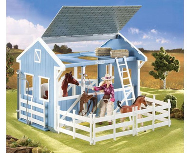 Breyer Freedom Series Country Stable with Wash Stall