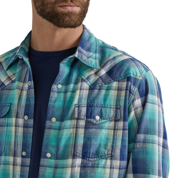 Wrangler Retro Men's Premium Modern Fit Long Sleeve Plaid Shirt - Blue