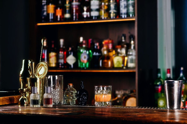 Five Unique Home Bar Designs & Decorating Ideas