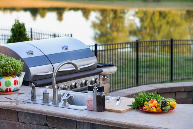 6 Unique Outdoor Kitchen Countertop Ideas