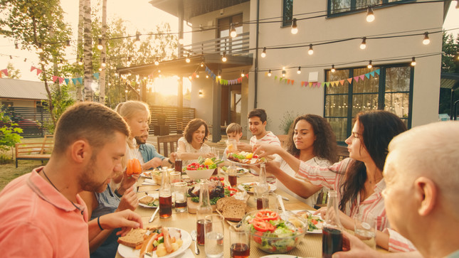 4 Entertaining Tips for Your Next Outdoor Event