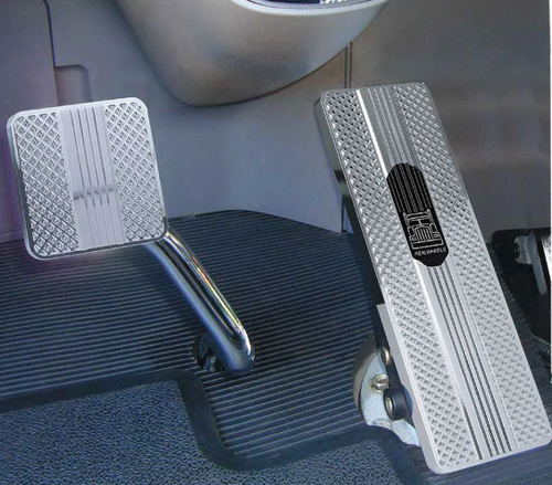 Kenworth T660,T680,T880,W990 2014+ Classic Diamond Smaller Pyramid Cut Polished Billet Pedals