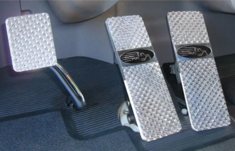 Peterbilt 367, 379, 386, 388, 389 1994 and Newer Pyramid Diamond Crown-Cut Billet Pedal Set