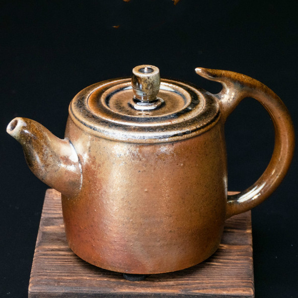 Wu Jin Wei Chuang Yi Handmade Wood-Fired Ceremic Teapot