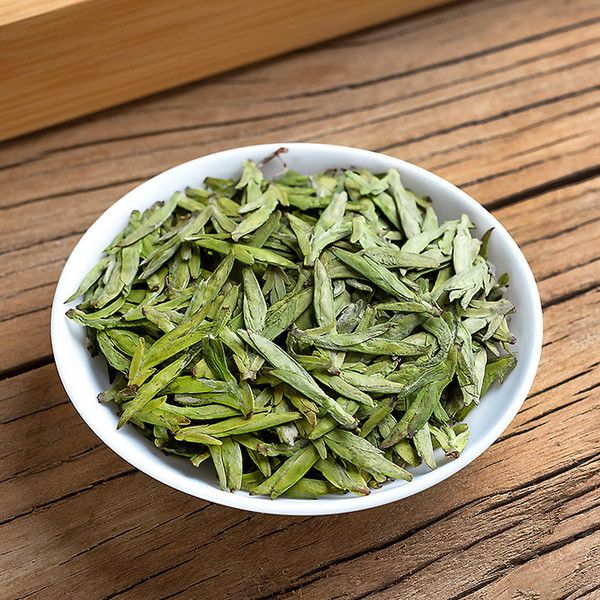 Connoisseur's Organic First Pluck Mingqian Xihu Long Jing Dragon Well Green Tea