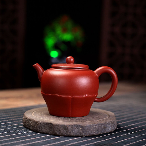 Handmade Yixing Zisha Clay Teapot Lian Hua Gong Deng 220ml