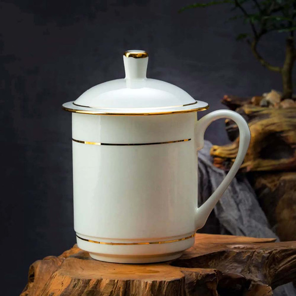 Classic Chinese Jing Style Porcelain Meeting Tea Cup with Lid