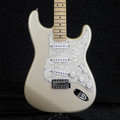 Fender Deluxe Series Stratocaster - MN - Pearl White w/ Bag - 2nd Hand