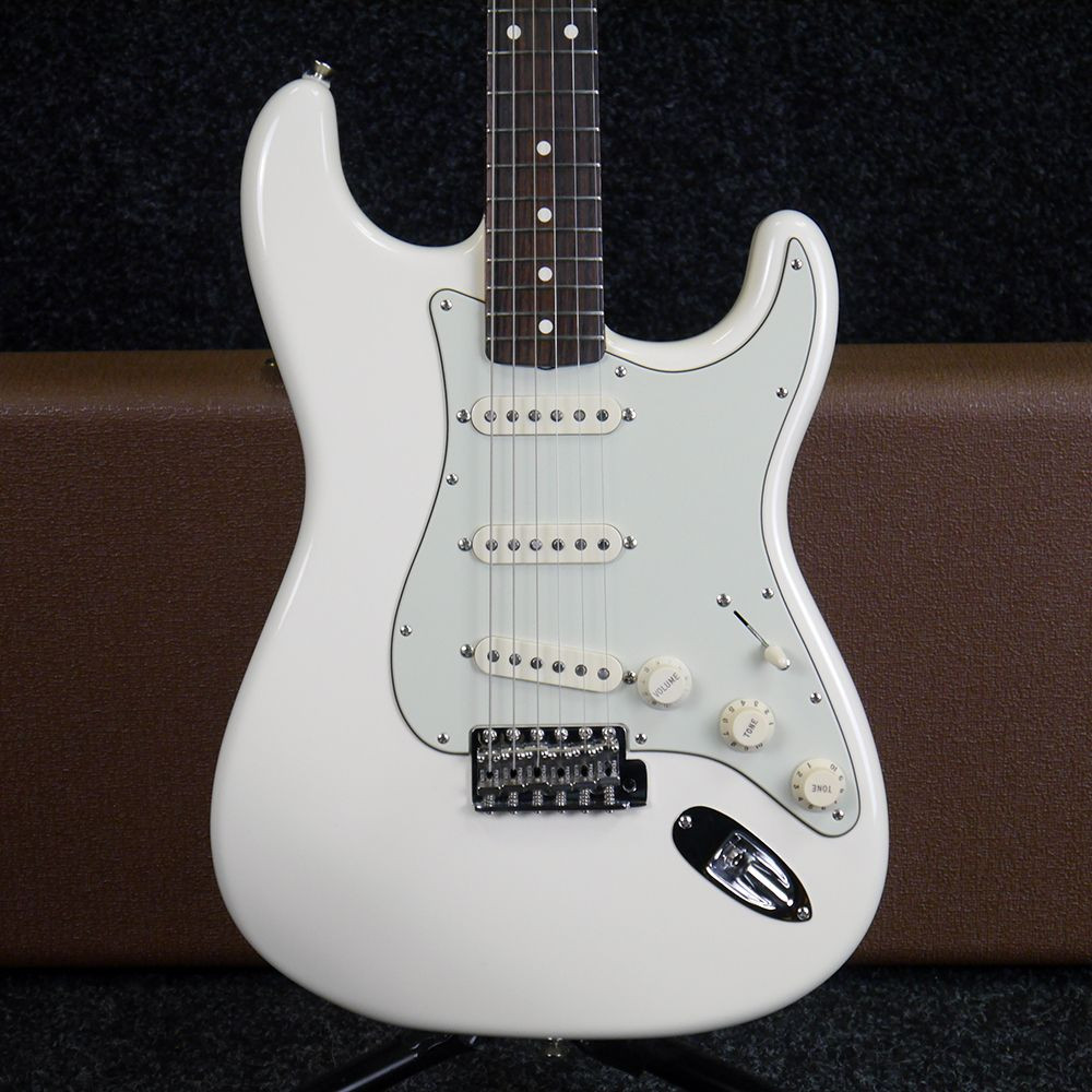 Fender American Vintage 62 Stratocaster - White w/ Case - 2nd Hand