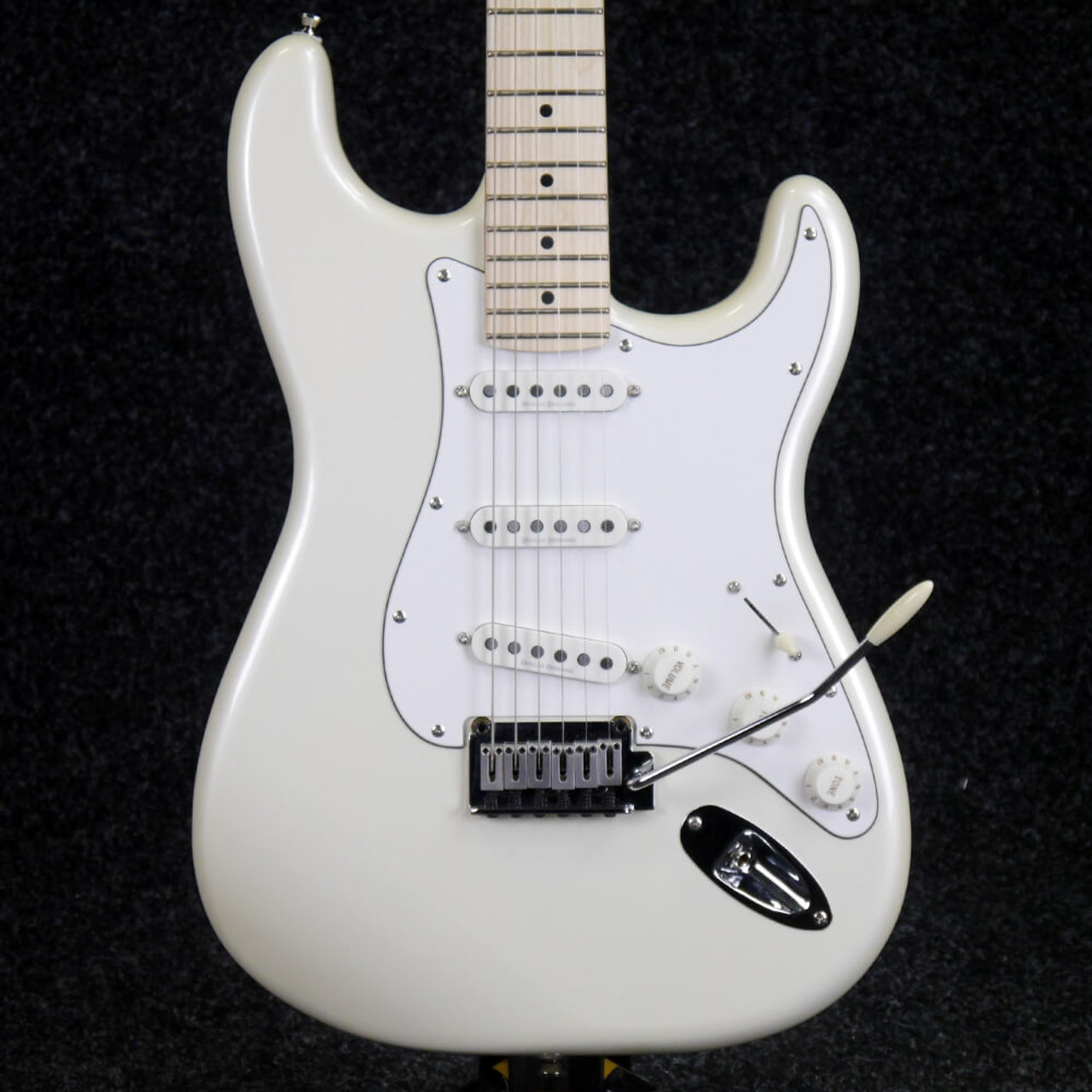 Squier deluxe stratocaster pearl shop white