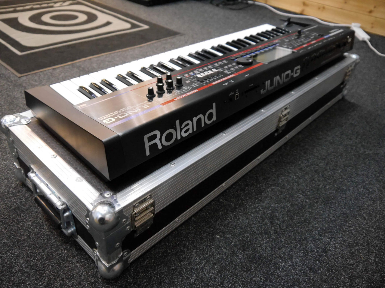 Roland Juno G Digital Arranger Synthesizer w/Flight Case - 2nd Hand