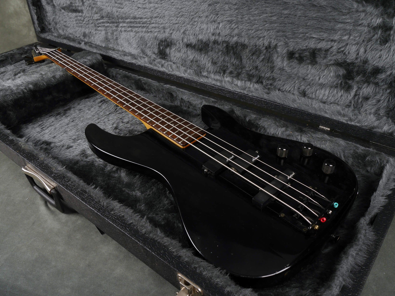 Aria Pro ll Magna Series Bass - Black w/Hard Case - 2nd Hand