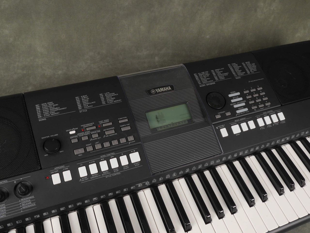Yamaha PSR E423 Keyboard w/Box & PSU - 2nd Hand