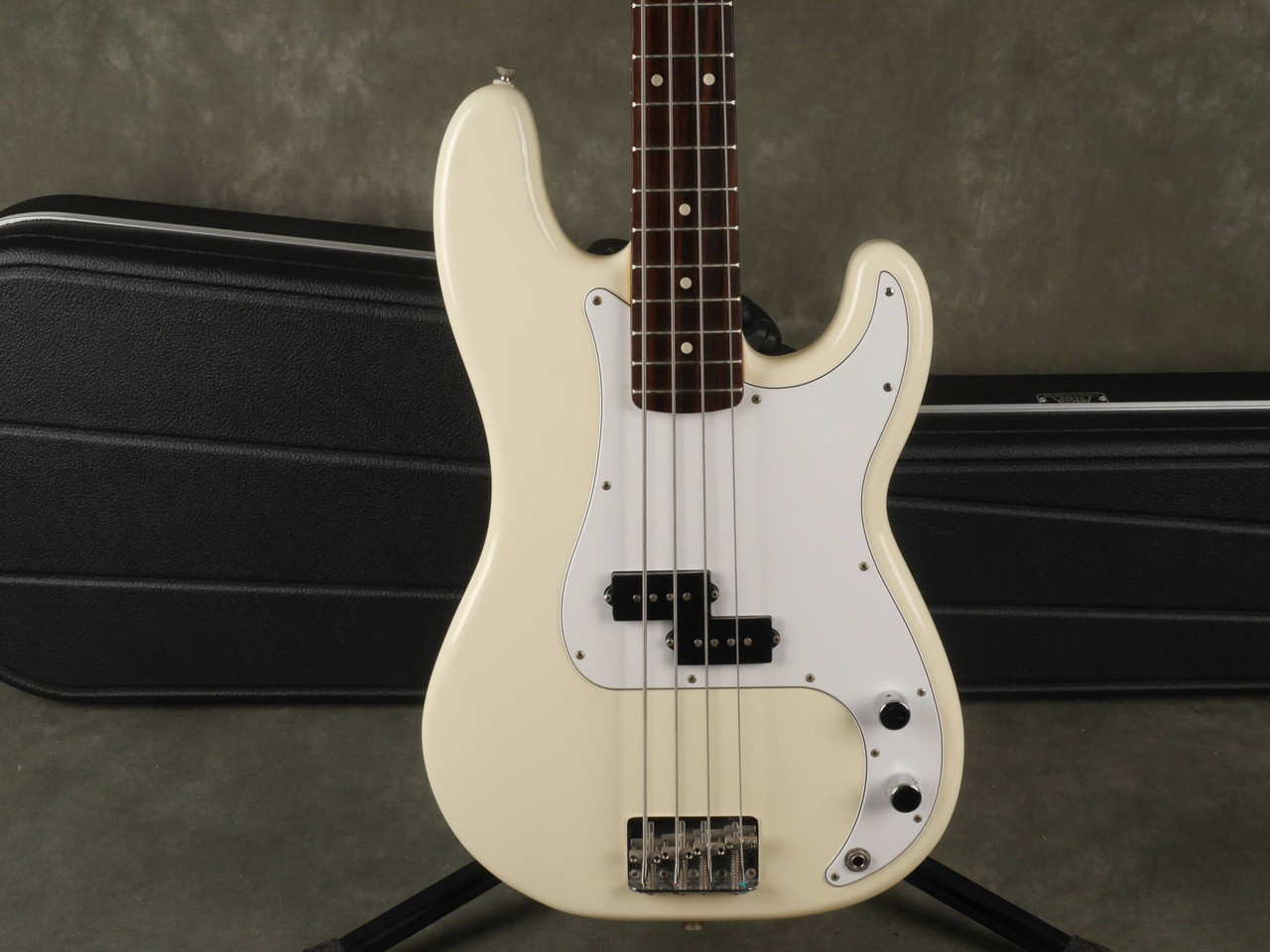 Fender Mexican Standard P-Bass - Olympic White w/Hard Case - 2nd Hand