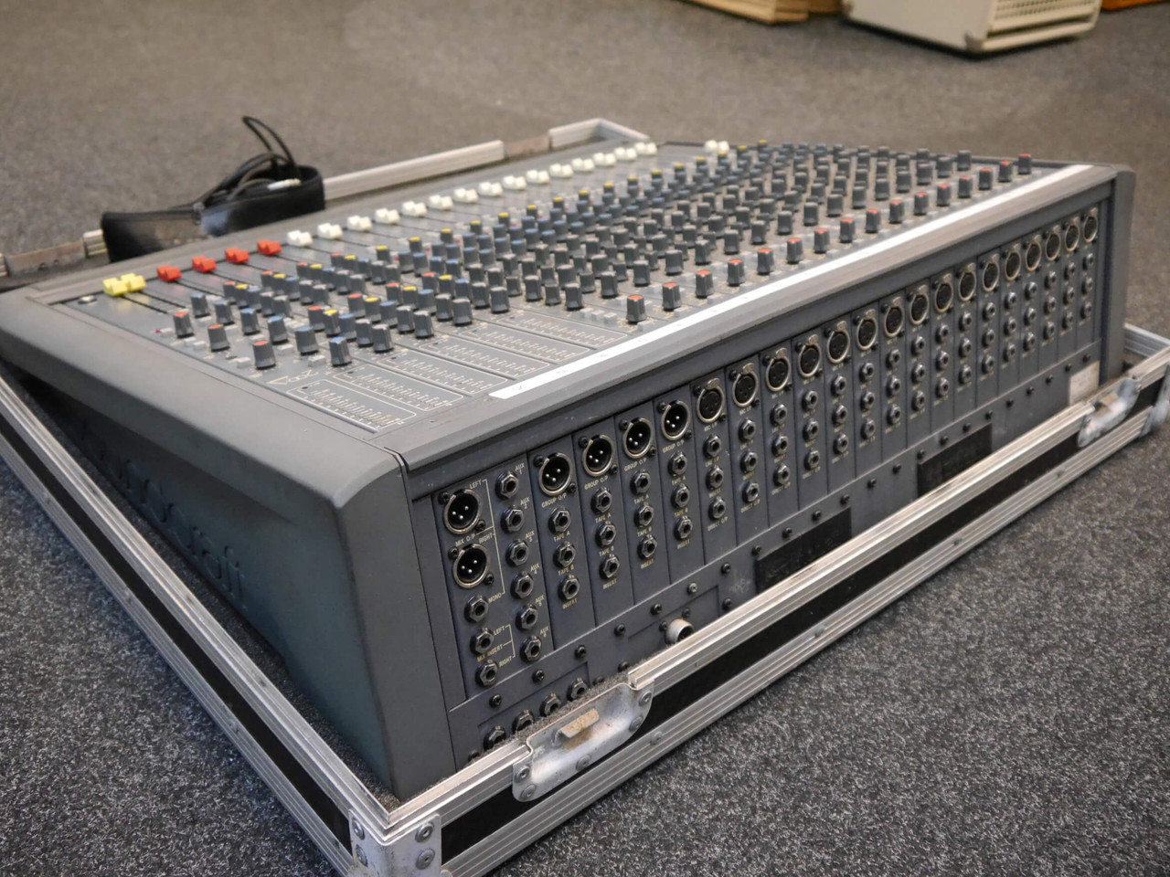 名機】Soundcraft 200 DELTA