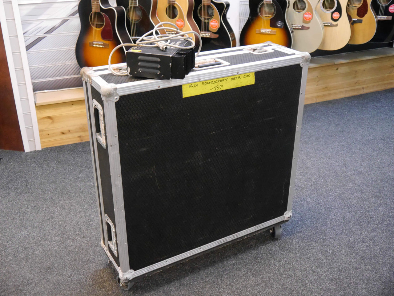 Soundcraft Delta 200 16 Channel Mixer w/Case - 2nd Hand