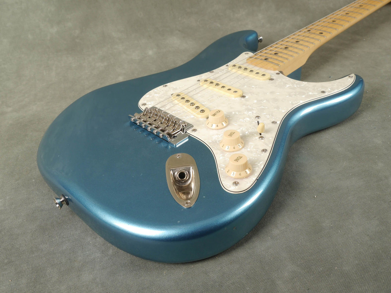 squier classic vibe 50s ストラト ブルー／シルバー Squier Classic Vibe 50s Stratocaster - Lake Placid Blue - 2nd Hand