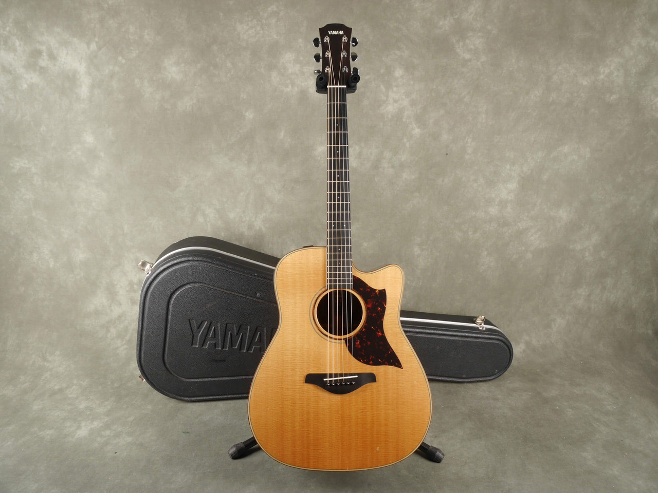 Yamaha A3R Acoustic Guitar - Natural w/Hard Case - 2nd Hand