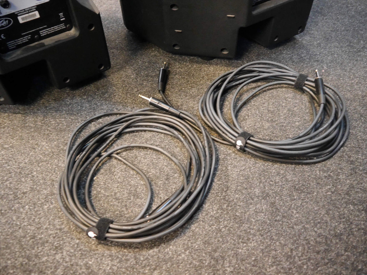 Peavey PVI 8B Plus Powered Mixer & PVX12 Speakers - 2nd Hand