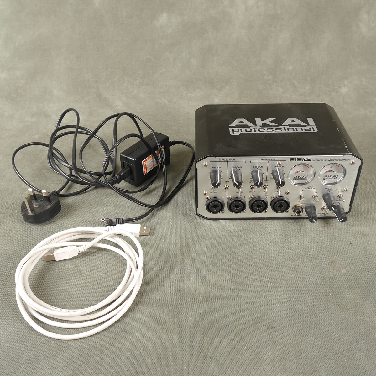 AKAI EIE オーディオインターフェイス 残り一台！早い者勝ち！】AKAI