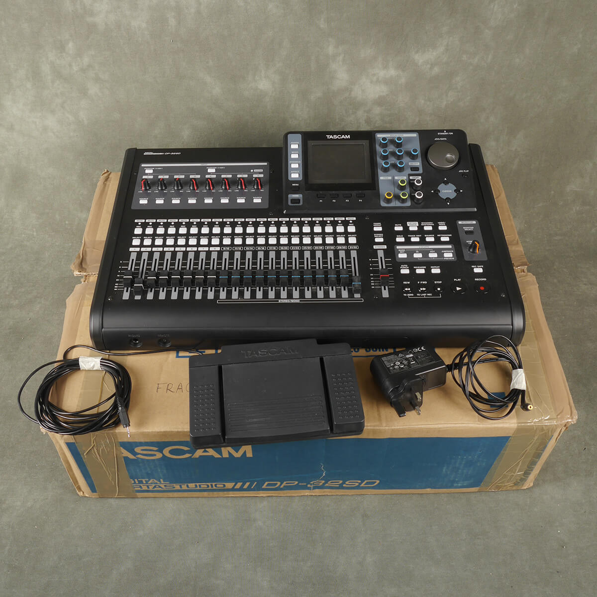 配信機器・PA機器・レコーディング機器 TASCAM DIGITAL PORTASTUDIO DP-32SD TASCAM/DIGITAL PORTASTUDIO/DP-32SD ☆tunecoreチケット付属！ -DJ