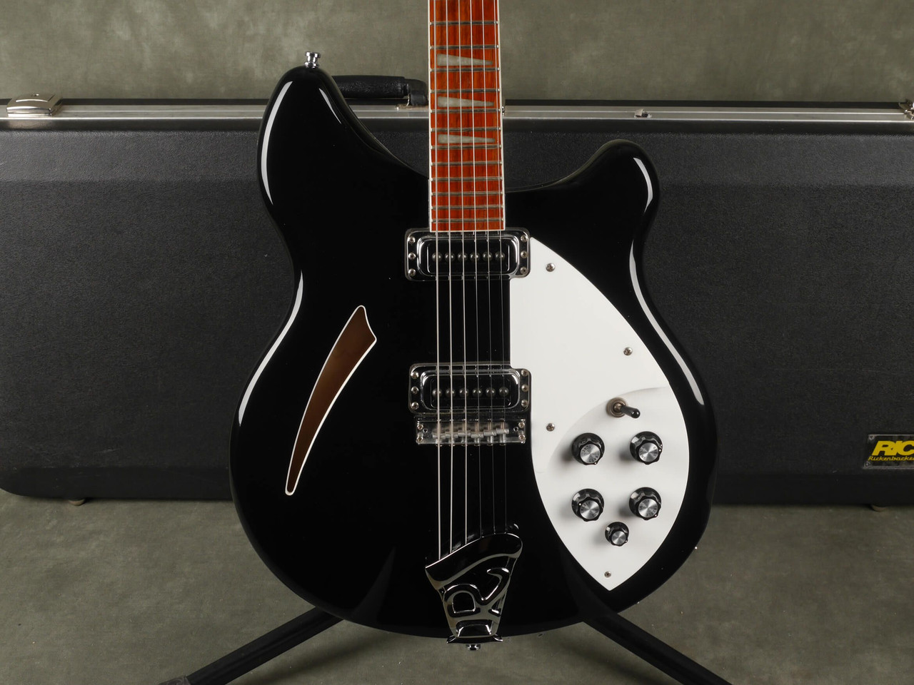 rickenbacker guitar case