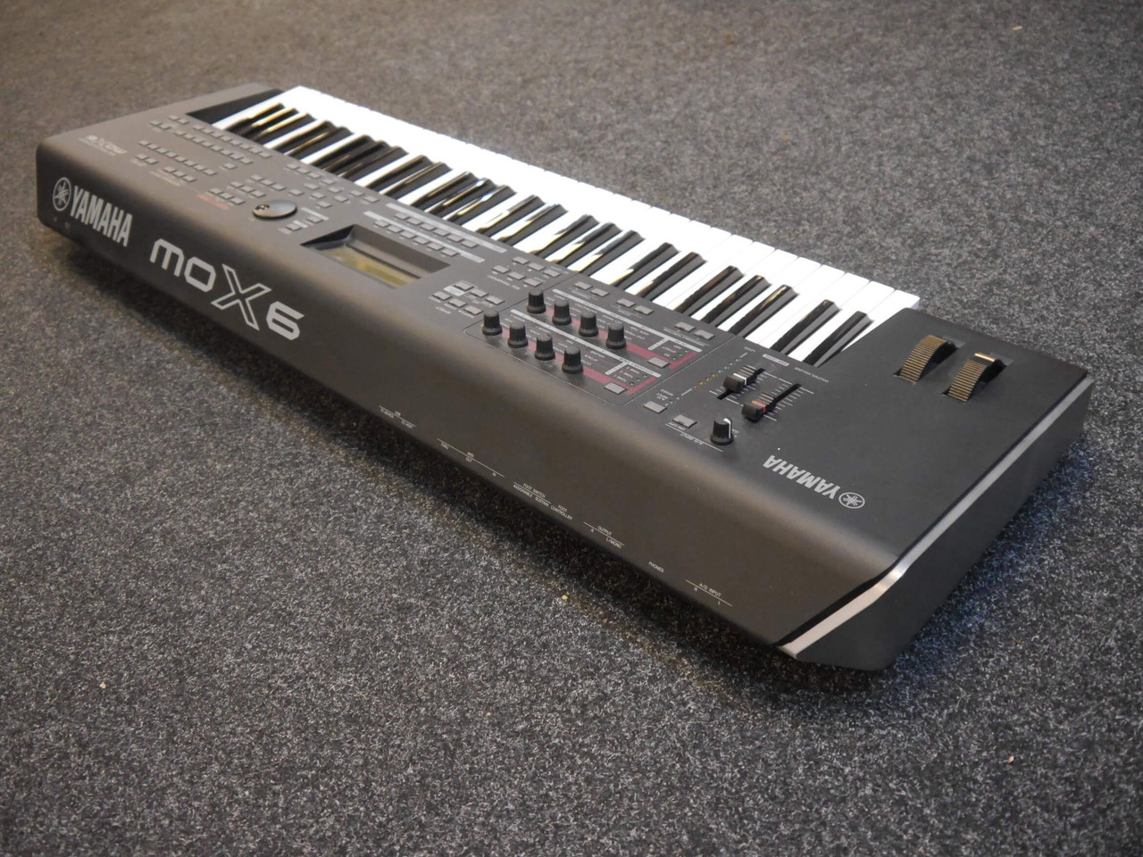 Yamaha MoX6 Synthesizer & PSU - 2nd Hand