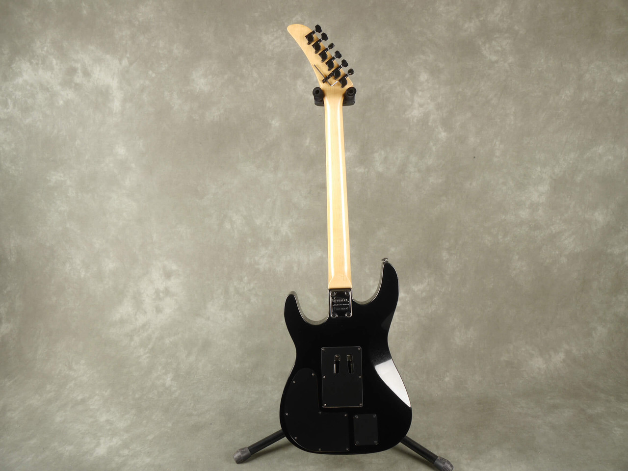 KRAMER BARETTA INFINITY 18Vサスティナー 外部電源駆動 Kramer Baretta Infinity with Sustainer Pickup - Black - 2nd Hand