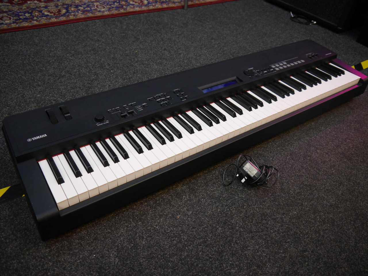 Yamaha CP40 88-Key Keyboard & PSU - 2nd Hand **COLLECTION ONLY**