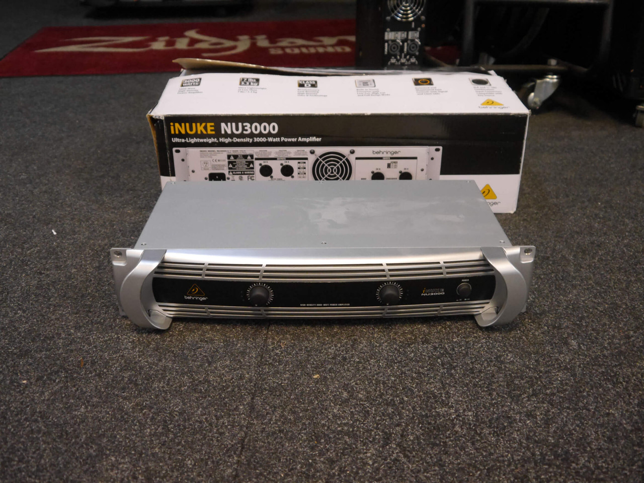 Behringer INUKE 3000 Power Amp w/Box - 2nd Hand