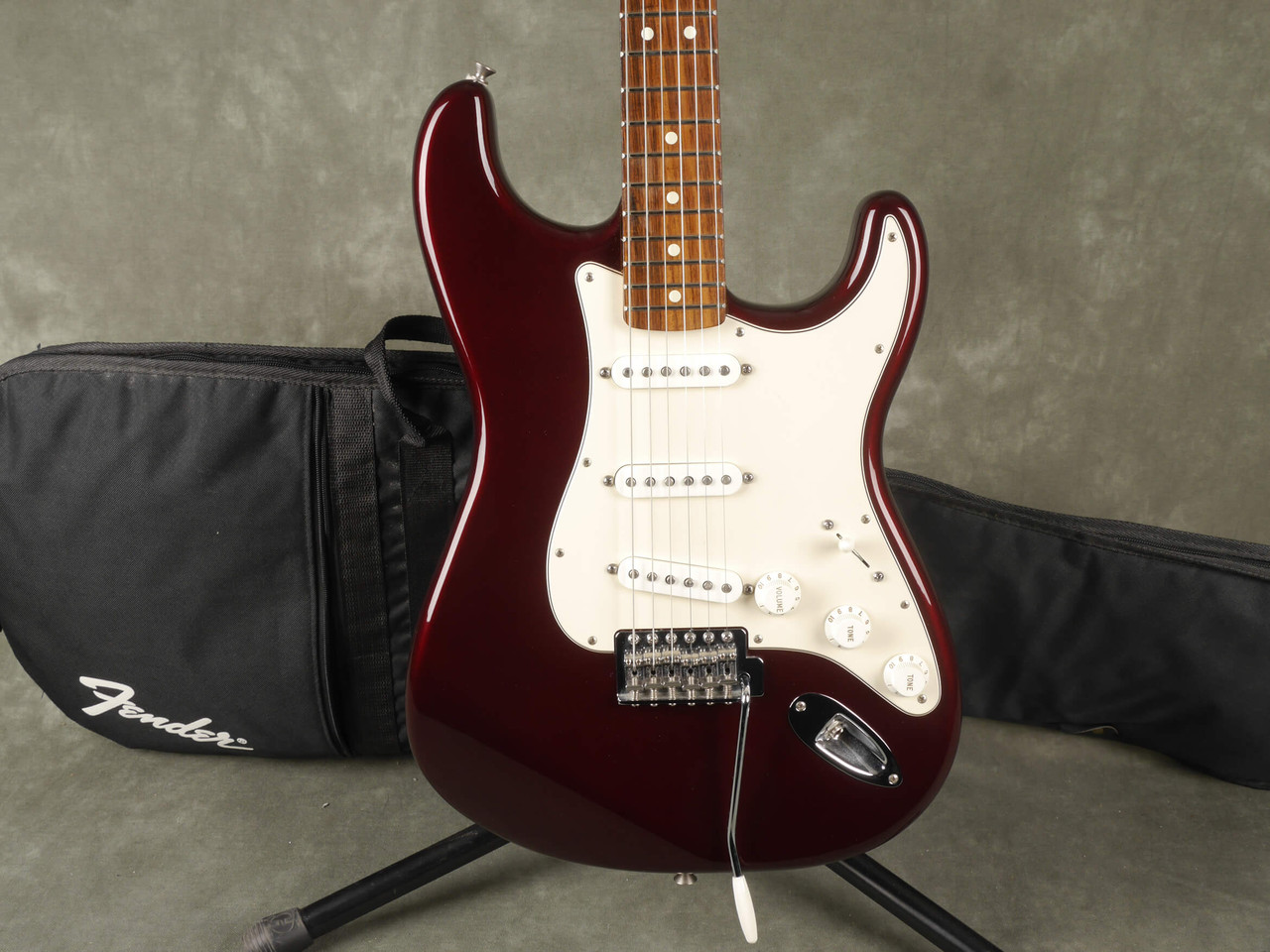 Fender Mexican Standard Stratocaster - Wine Red w/Gig Bag - 2nd Hand