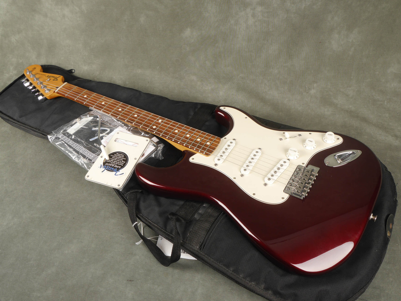 Fender Mexican Standard Stratocaster - Wine Red w/Gig Bag - 2nd Hand