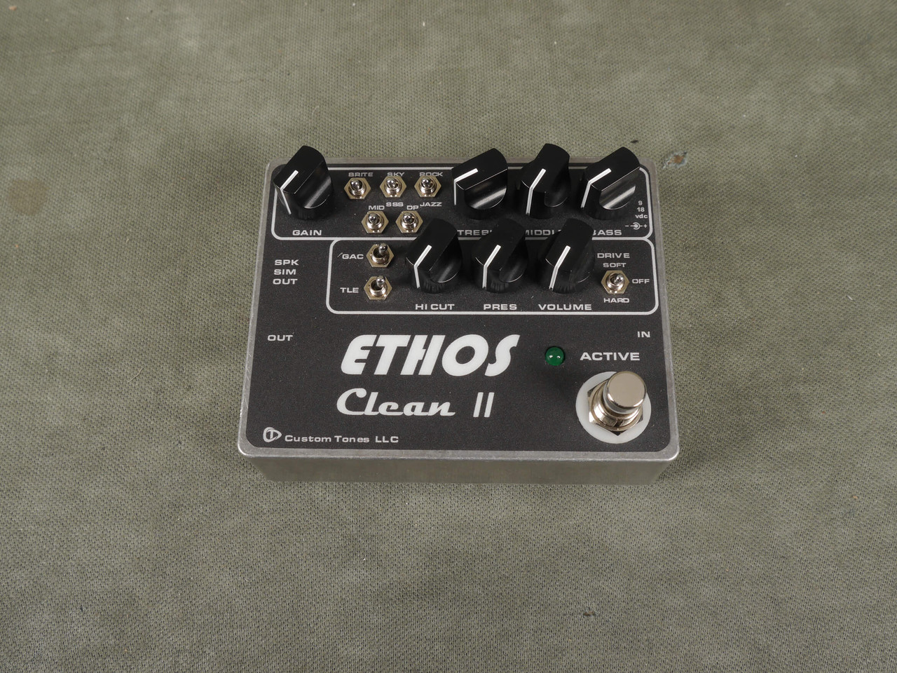 Custom Tones Ethos Clean II Preamp FX Pedal w/Box - 2nd Hand