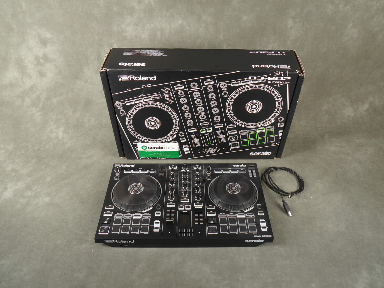 Roland DJ-202 DJ Controller w/Box - 2nd Hand